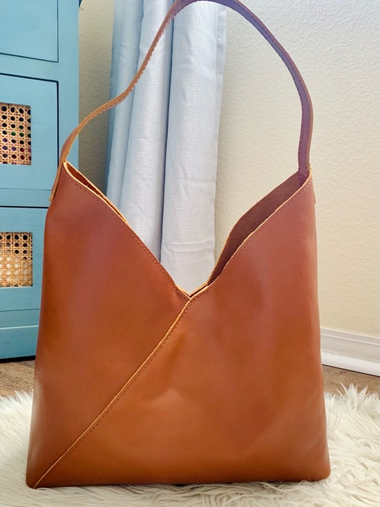 Portland Leather Handbags - Portland Leather Oversized Naomi Bag
Honey